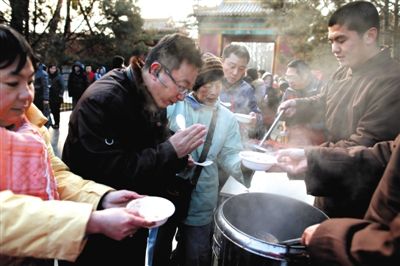 本年腊八节雍和宫共施粥99锅